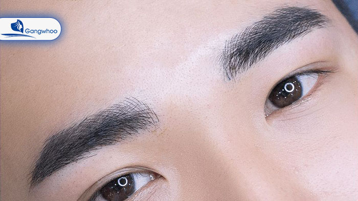 Lông mày đen, dày và tự nhiên