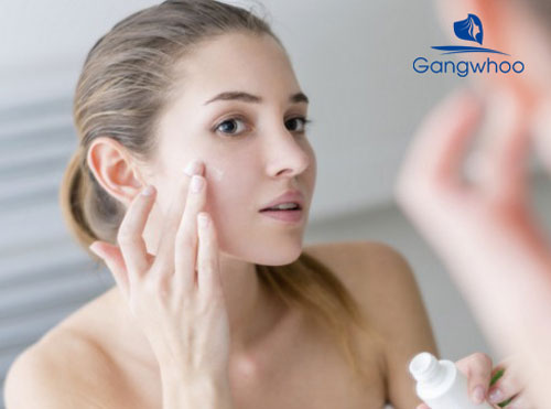 Dưỡng ẩm da thường xuyên là cách se khít lỗ chân lông hiệu quả