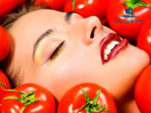 Cách se khít lỗ chân lông bằng cà chua