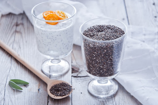 Uống Hạt Chia Có Giảm Cân Được Không? uống hạt chia với sữa chua và mật ong giúp giảm cân
