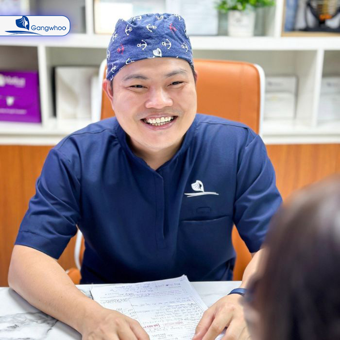 Thăm khám trực tiếp với bác sĩ chuyên môn hơn 15 năm kinh nghiệm